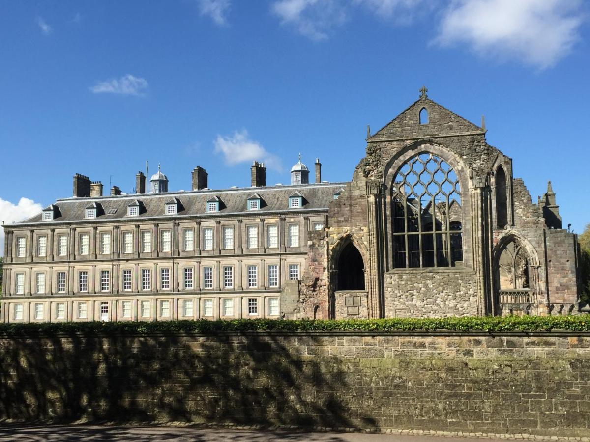 Next Door To Holyrood Palace And Arthur'S Seat Bed and Breakfast Edinburgh Buitenkant foto