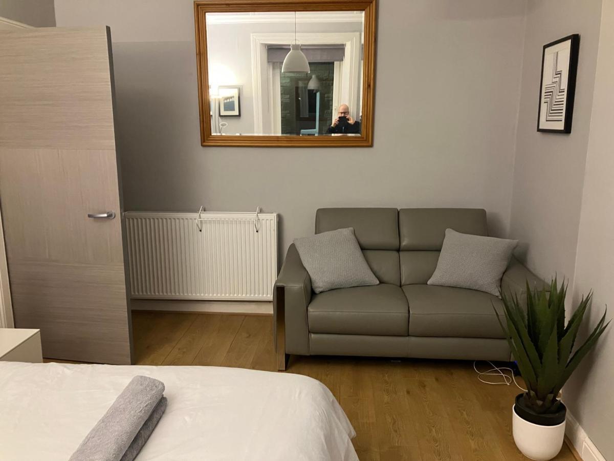 Next Door To Holyrood Palace And Arthur'S Seat Bed and Breakfast Edinburgh Buitenkant foto